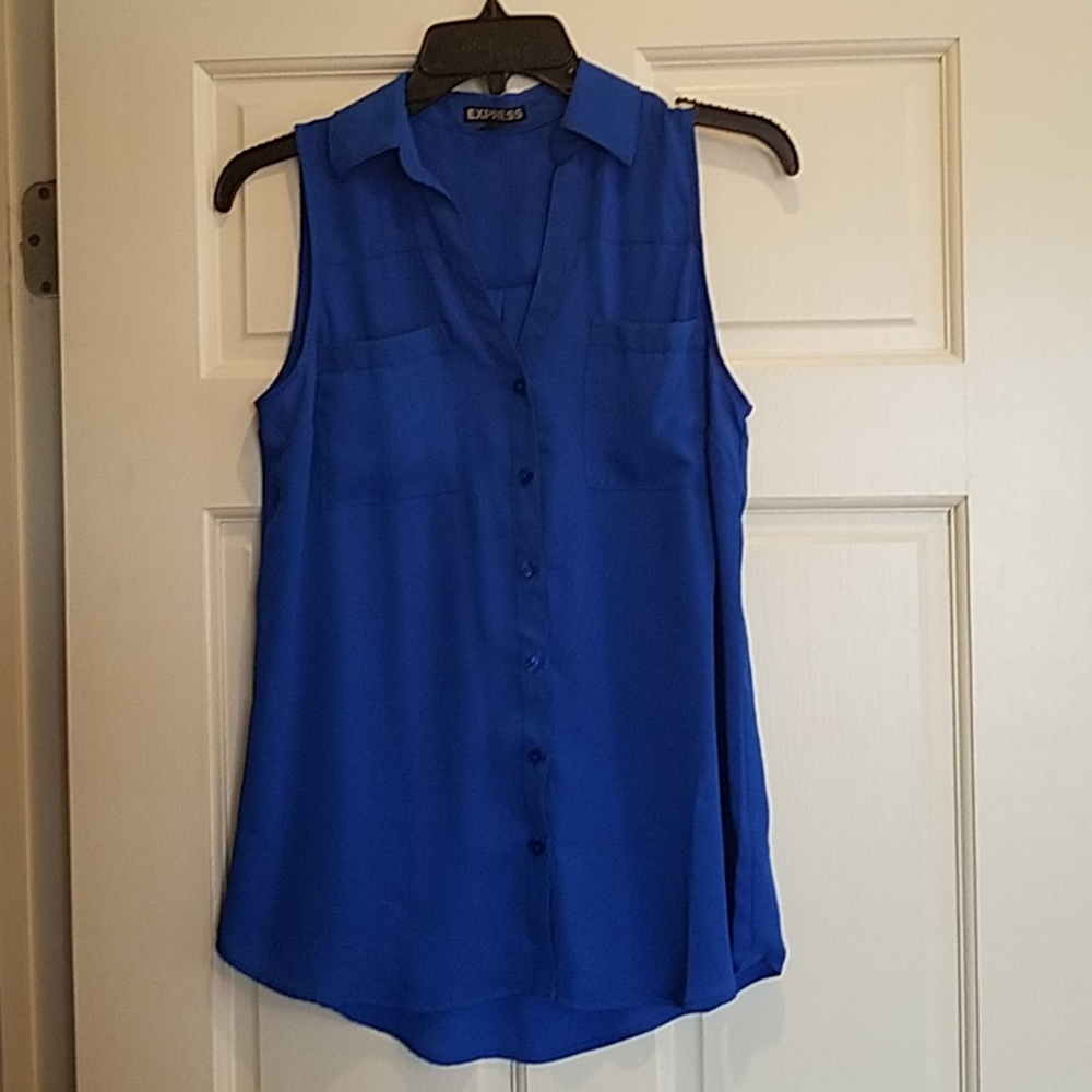 Express sleeveless button down tank!